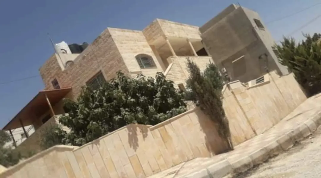 منزل طابقين للبيع في الهاشمية – الزرقاء