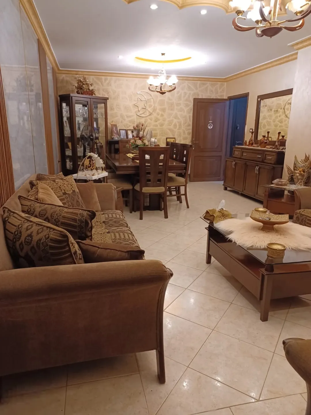 شقة شبه أرضية للبيع مزودة أو بدون أثاث