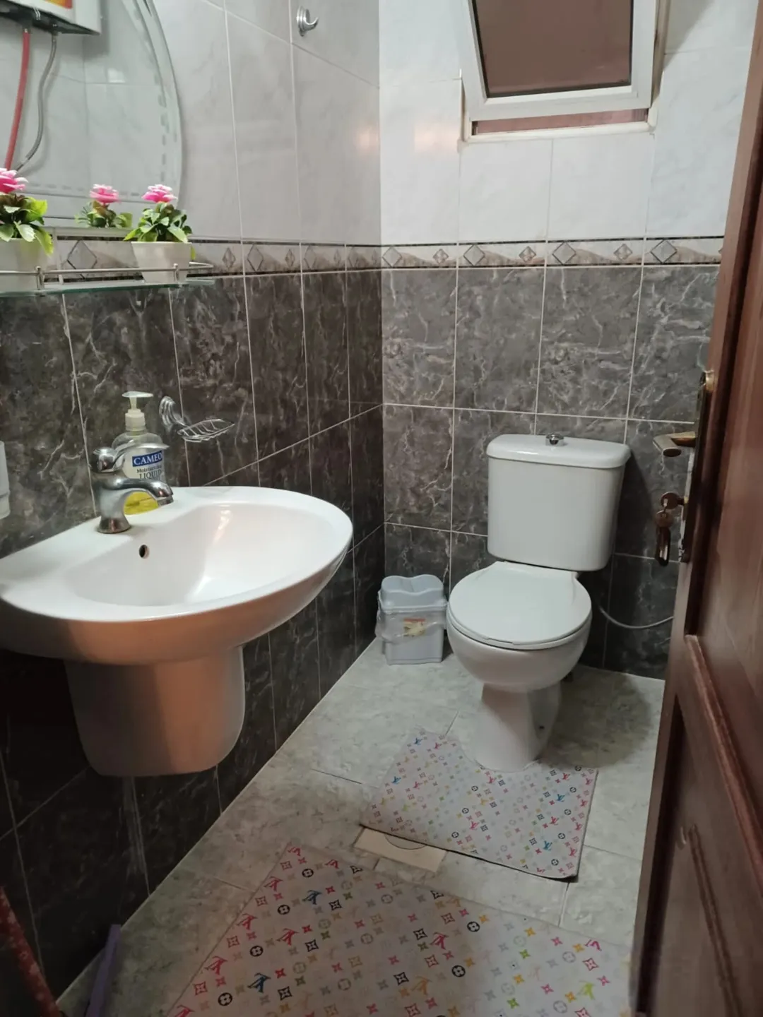 شقة شبه أرضية للبيع مزودة أو بدون أثاث