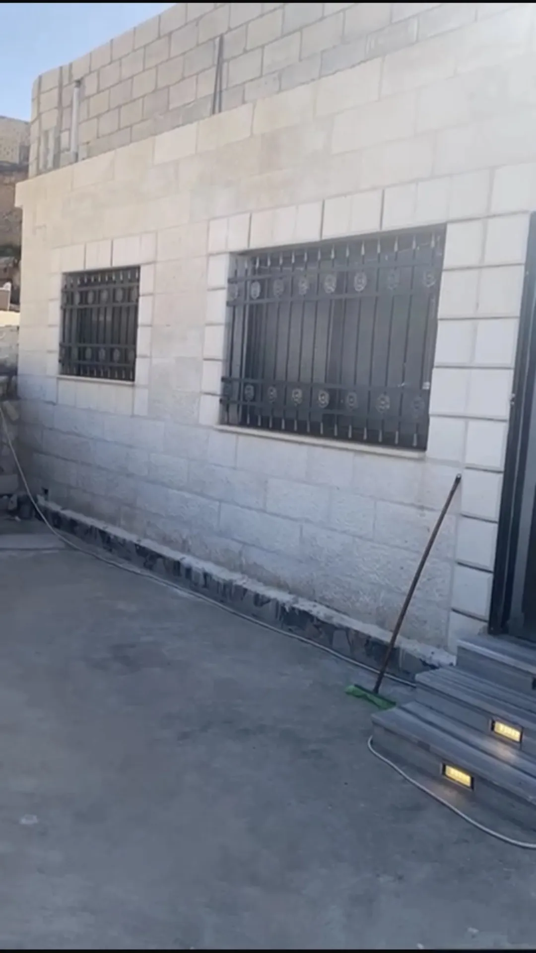 بيت مستقل للبيع الزرقاء الجديده