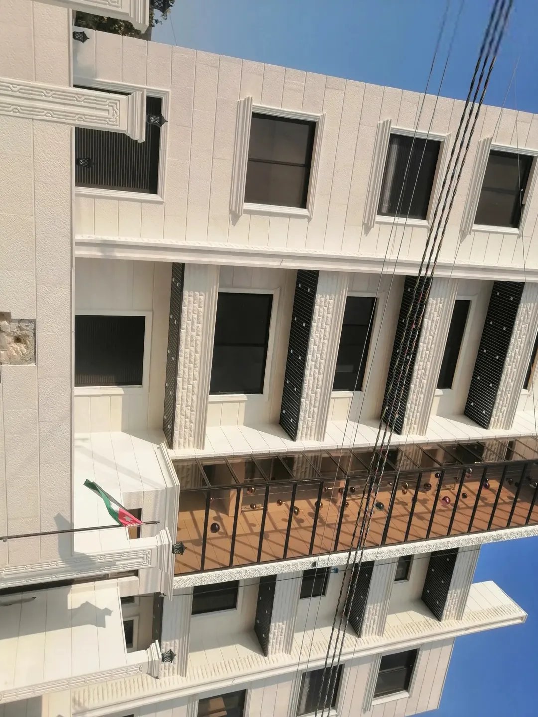 شقق فاخره للبيع.. مساحات من 140مترا الى 190 متر متوفر طابق اول وتاني وروف