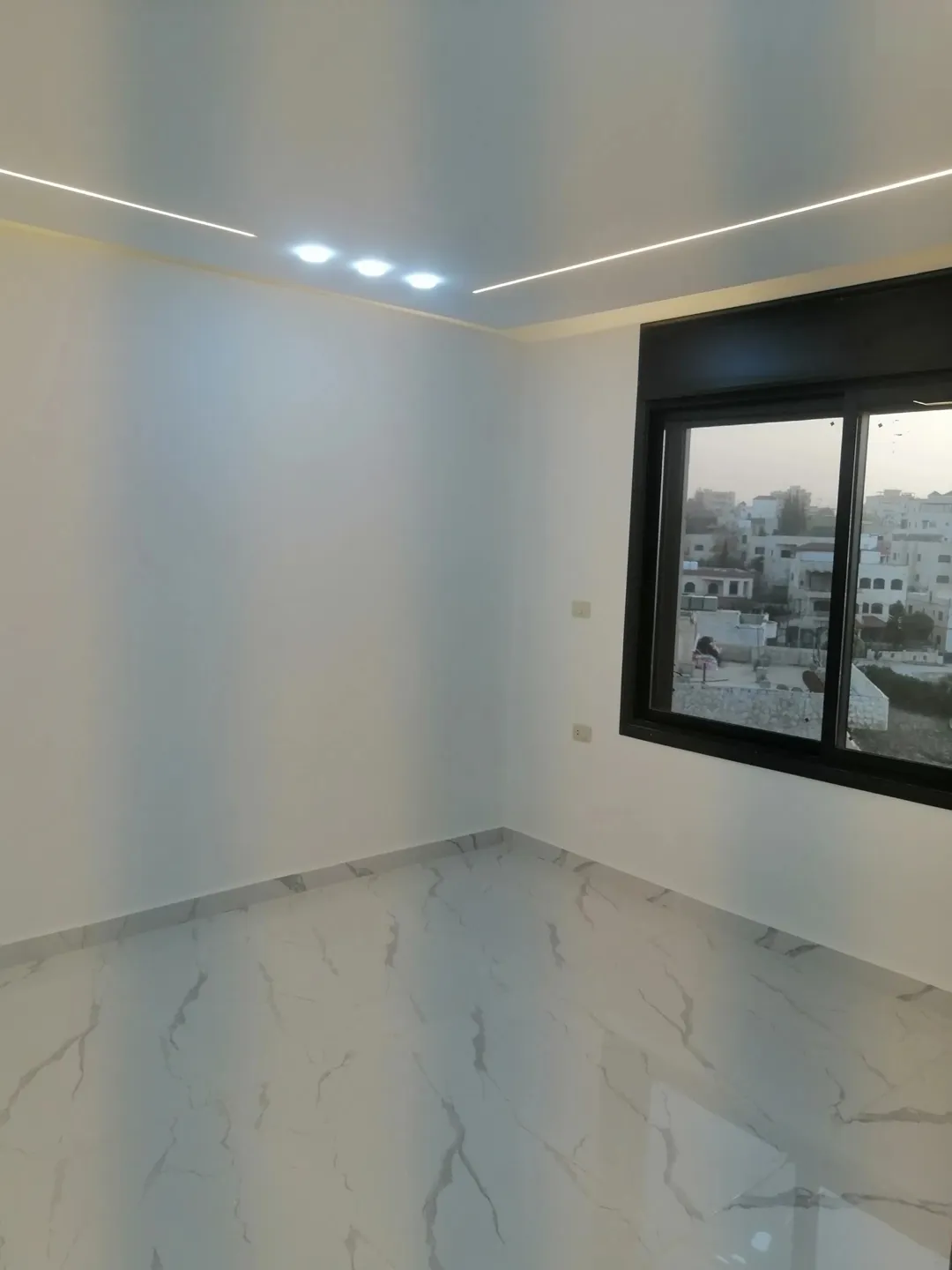 شقق فاخره للبيع.. مساحات من 140مترا الى 190 متر متوفر طابق اول وتاني وروف