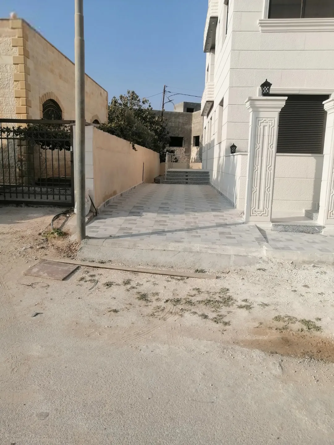 شقق فاخره للبيع.. مساحات من 140مترا الى 190 متر متوفر طابق اول وتاني وروف