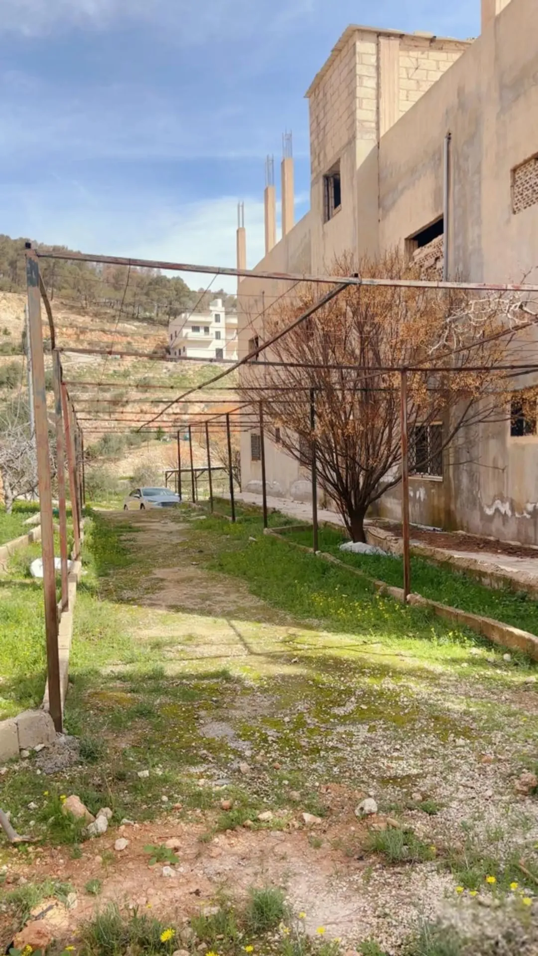 فرصة استثمارية مميزة للبيع أرض مع بناء سكني عين الباشا الخرشا