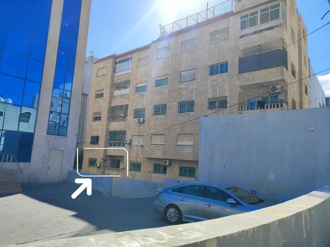 شقة للبيع في أبو علندا مساحة 160 متر مربع مدخلين وكراج خاص