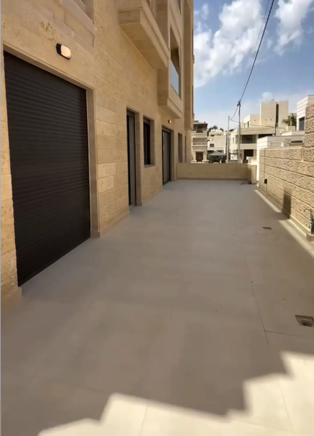 شقة أرضية فاخرة للبيع في دابوق بمساحة 332 متر مربع