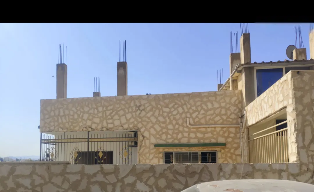 شقة أرضية ساحرة للبيع في قلب وادي الحجر