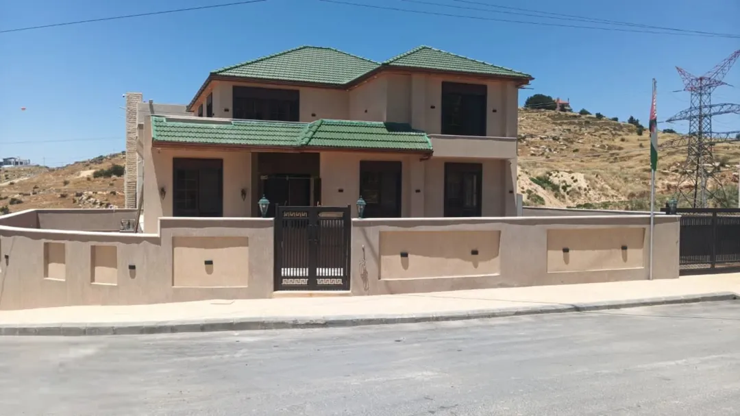 فيلا فاخرة للبيع في بدر الجديدة – بناء جديد بتصميم عصري