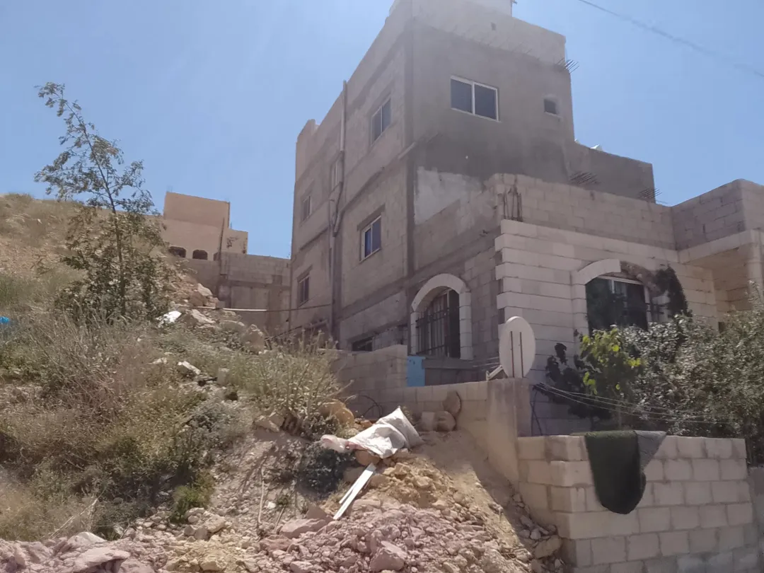 منزل مستقل للبيع في منطقة هادئة بالمغيرات