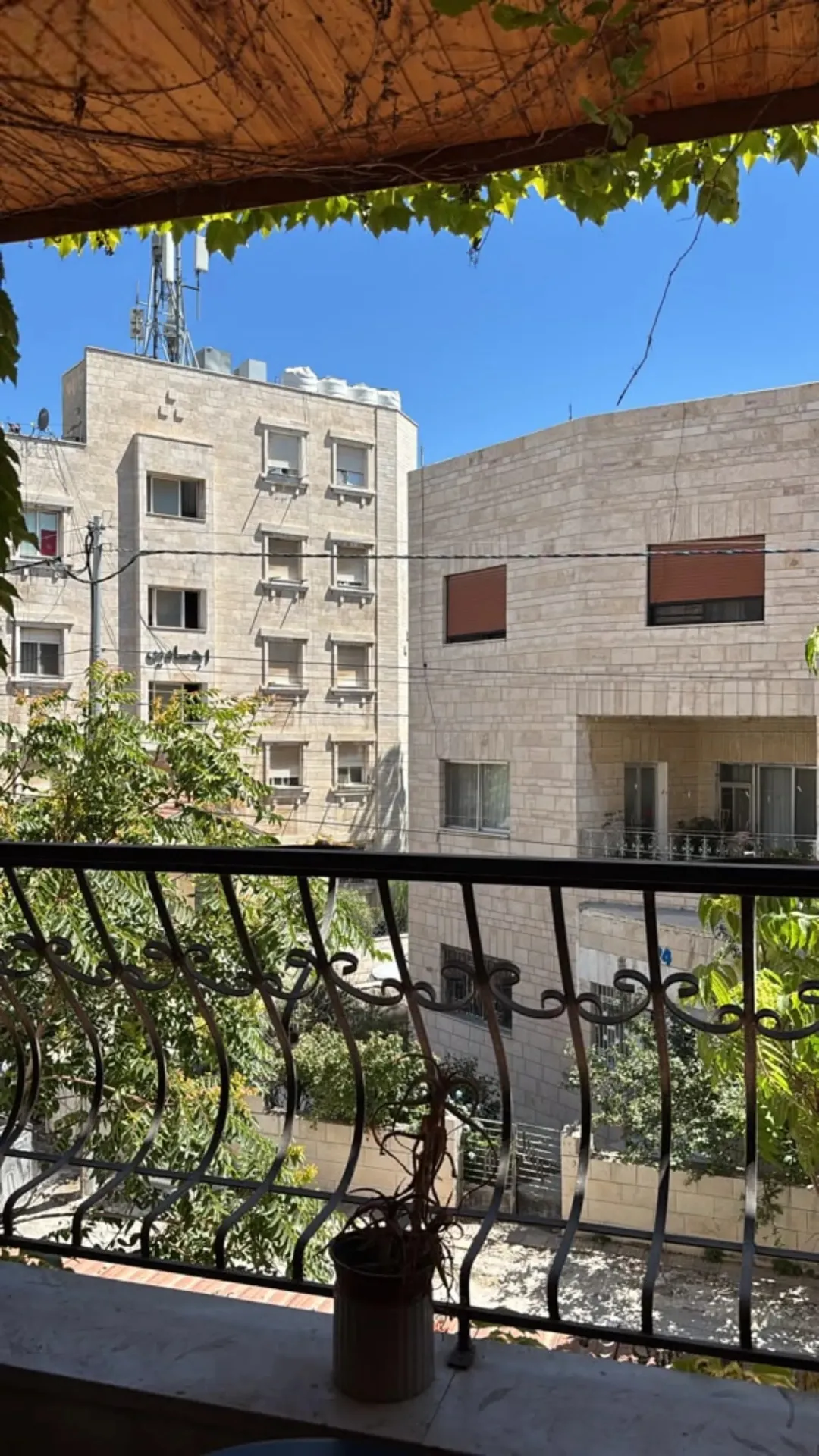 شقة مفروشة للإيجار في ضاحية الرشيد – قرب مركز الحسين للسرطان