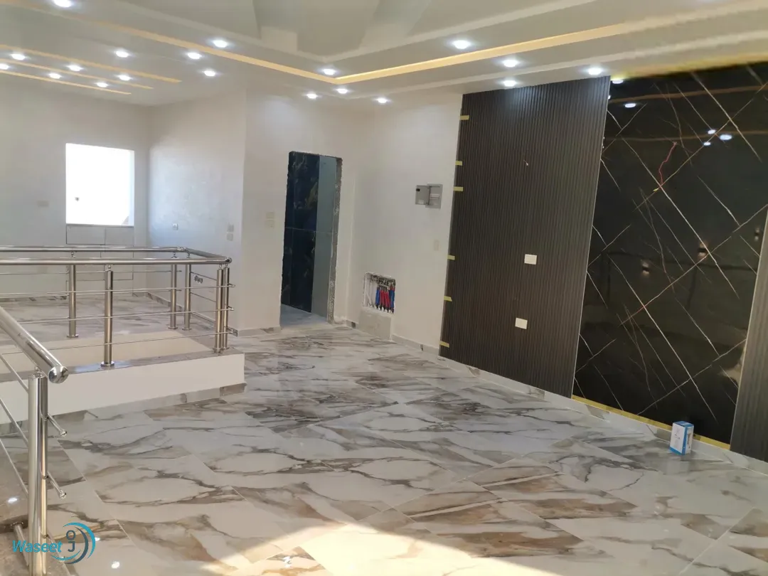 طابق اخير مع رووف 218م للبيع جنوب كليه الطب والصيدلة لجامعة اليرموك