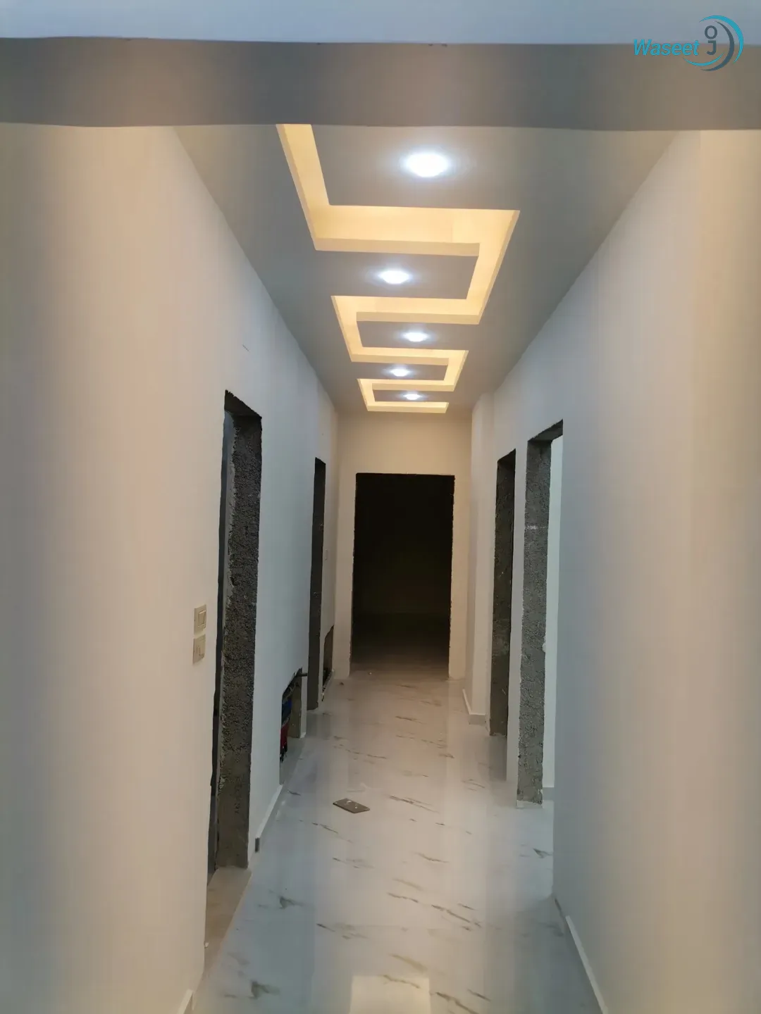 طابق اخير مع رووف 218م للبيع جنوب كليه الطب والصيدلة لجامعة اليرموك