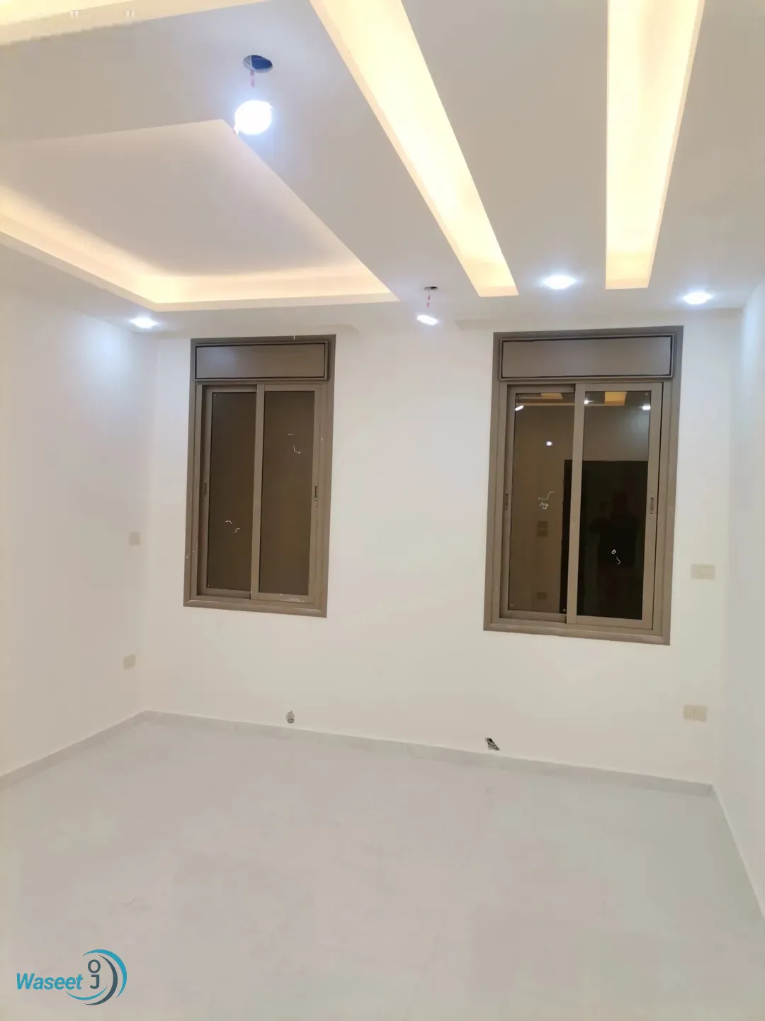 طابق اخير مع رووف 218م للبيع جنوب كليه الطب والصيدلة لجامعة اليرموك