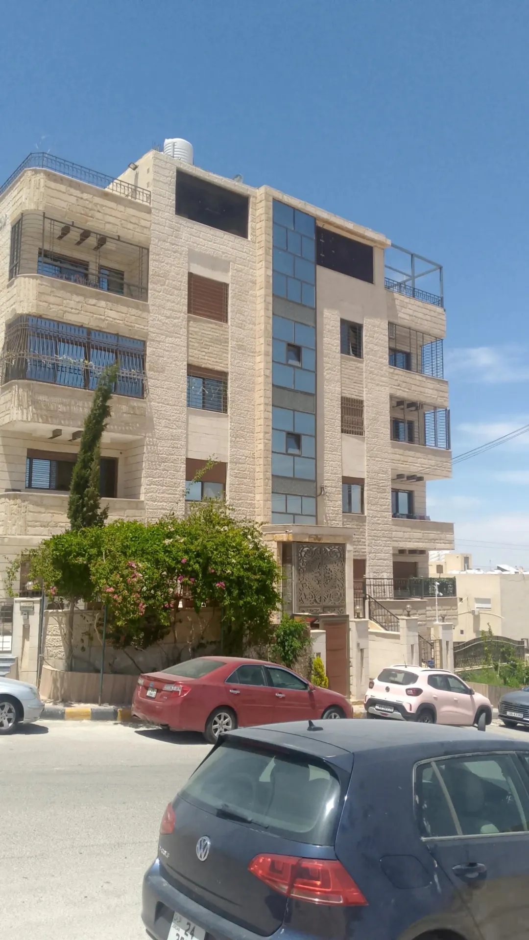 شقة مميزة للبيع في الزرقاء الجديدة – حي المسامير