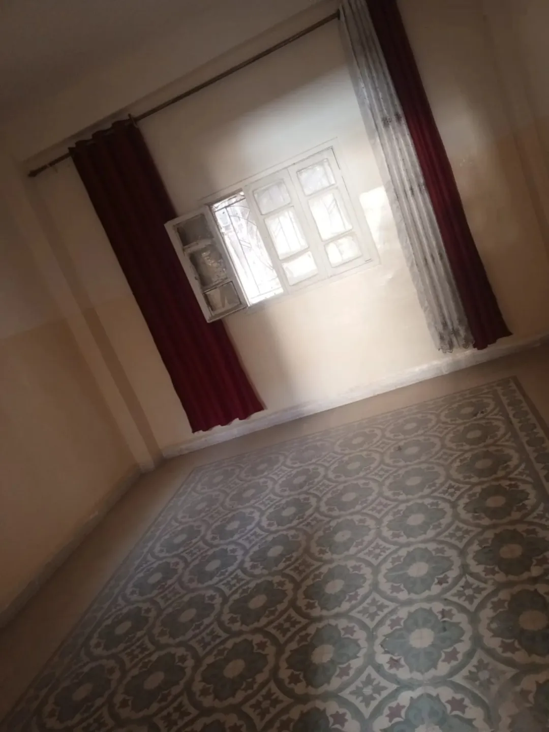 عمارة سكنية مكونة من 3 طوابق للبيع في الزرقاء – الغويرية