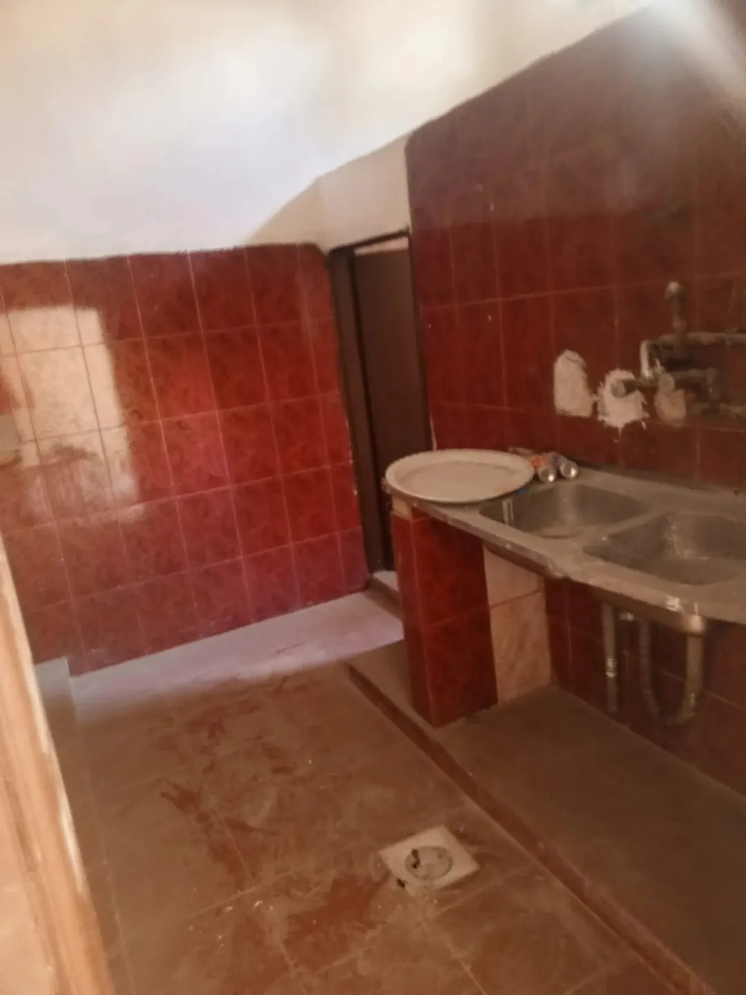 عمارة سكنية مكونة من 3 طوابق للبيع في الزرقاء – الغويرية