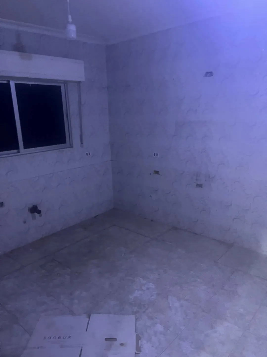 شقة للبيع في الجبل الأخضر – لم تُسكن أبداً – طابق أرضي وقريبة من عبدون