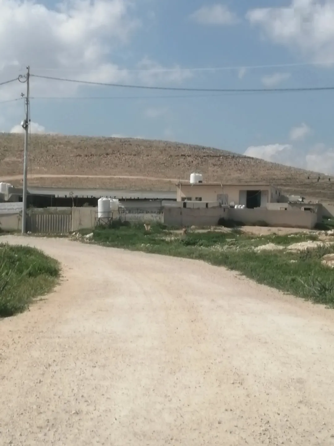 ارض للبيع الزرقاء الجديدة البتراوي الجنوبي فوق المسبح والملعب اعلى نقطة بالمكان تم فتح الشارع