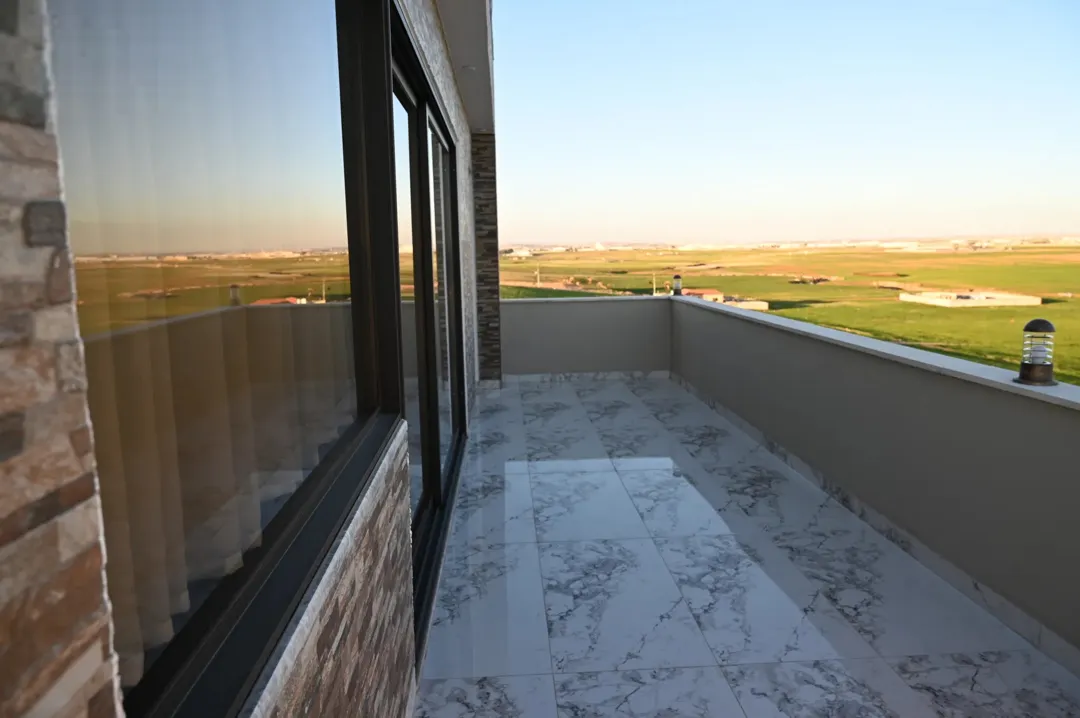 مزرعة (شاليه) للبيع على طريق المطار مباشرة