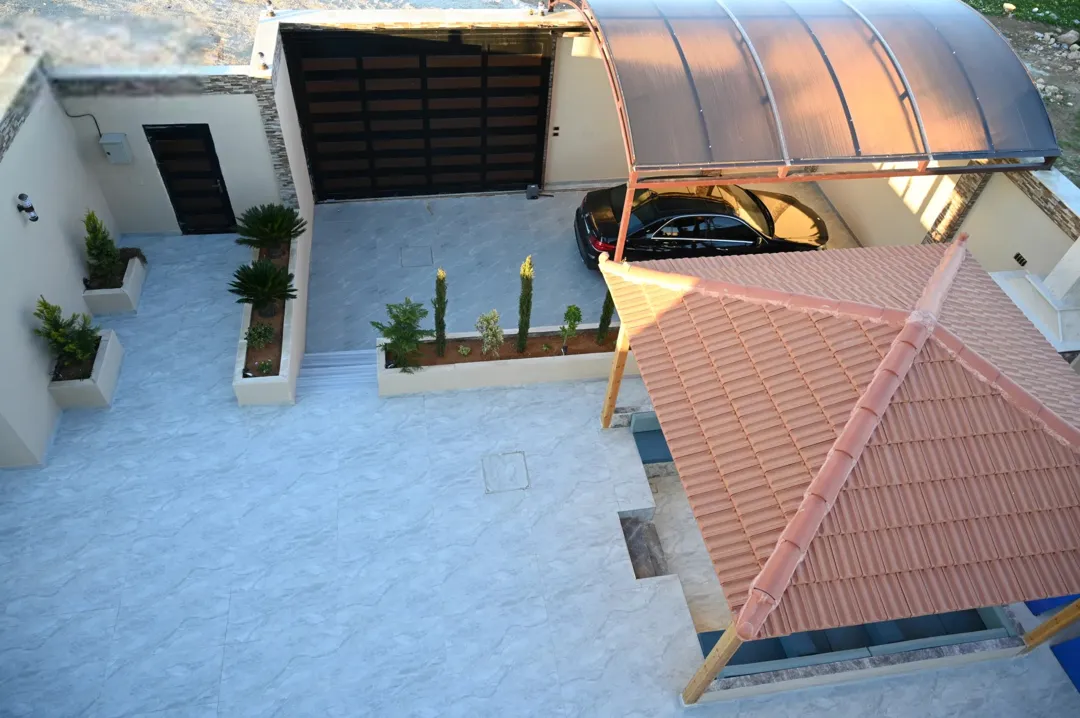 مزرعة (شاليه) للبيع على طريق المطار مباشرة