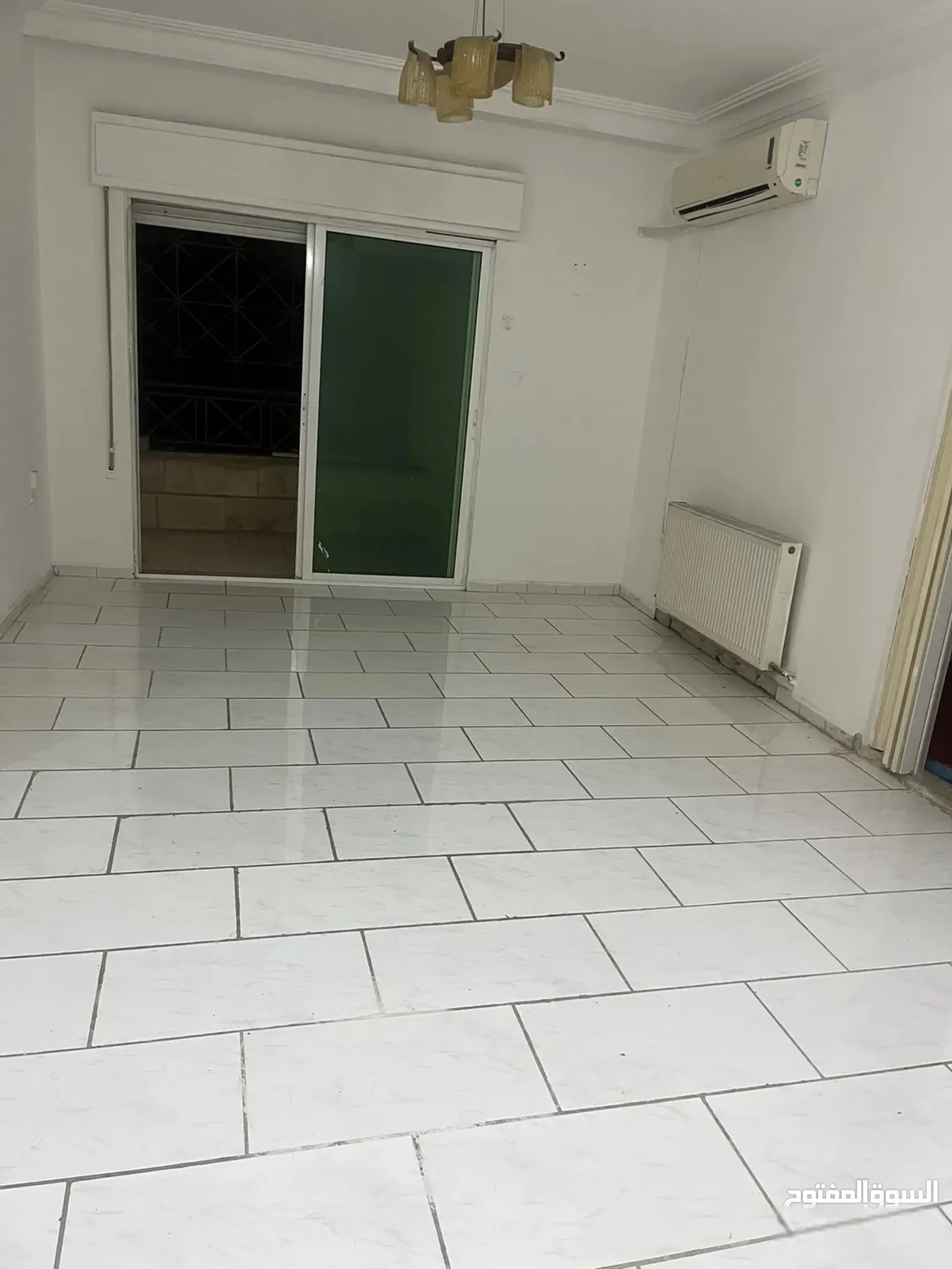 شقة فاخرة للبيع في الجاردنز الطابق الأول مباشرةً