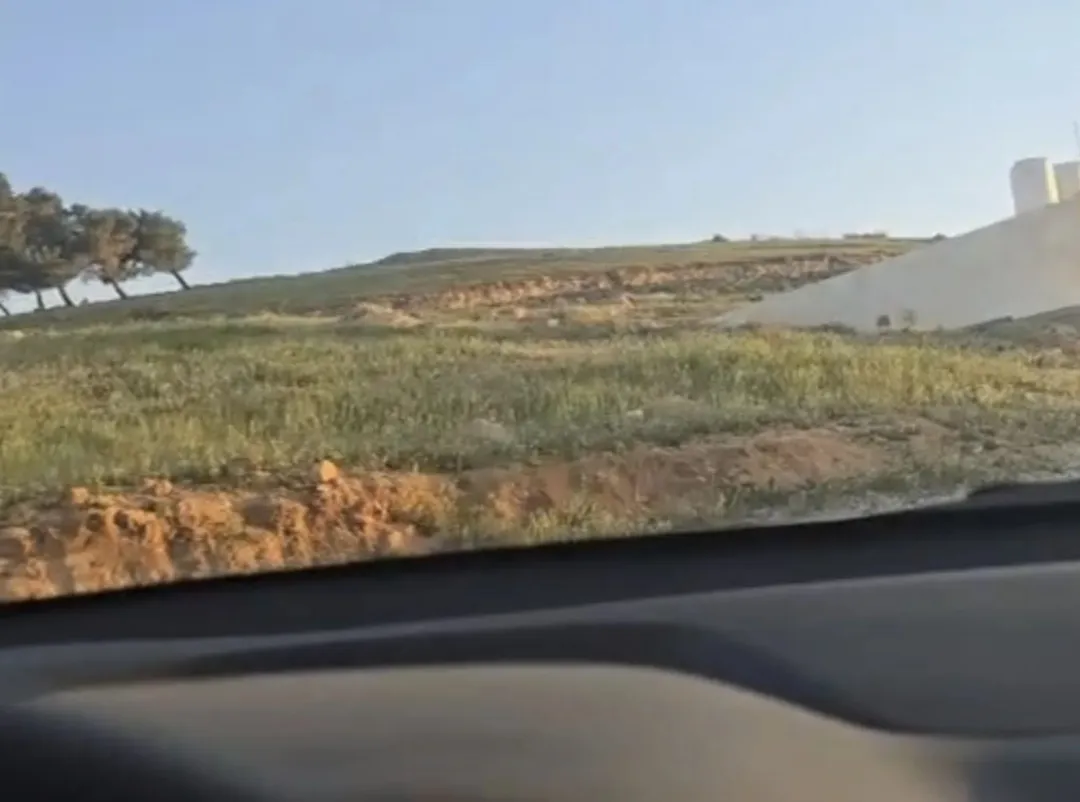ارض في موقع مميز في منطقة فلل في مرح الفرس