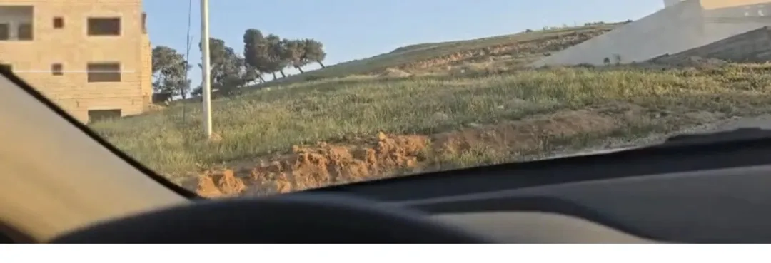 ارض في موقع مميز في منطقة فلل في مرح الفرس