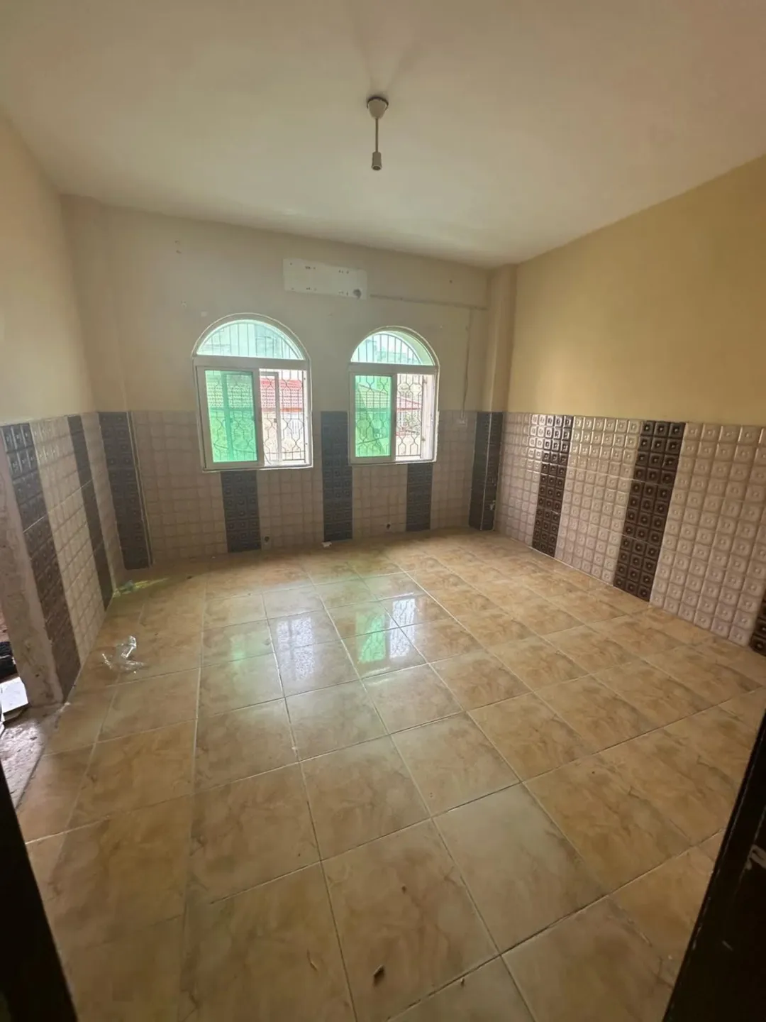 عمارة سكنية تجارية للبيع في إربد – مجمع الشمال