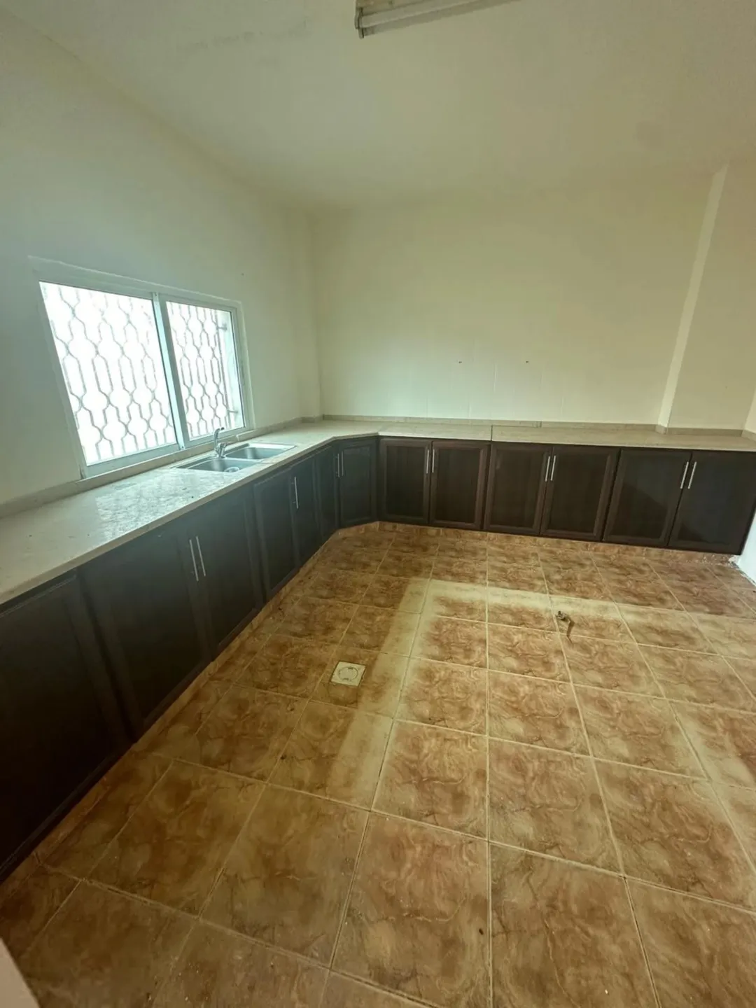 عمارة سكنية تجارية للبيع في إربد – مجمع الشمال