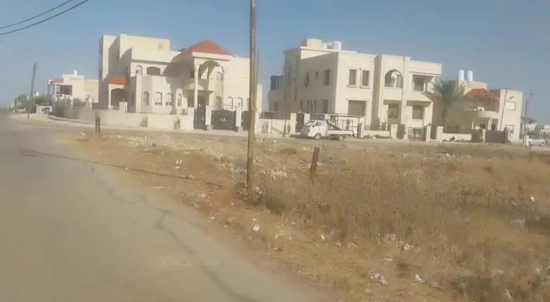 ارض بسعر مغري تصلح للإسكانات وفلل — صورة 3