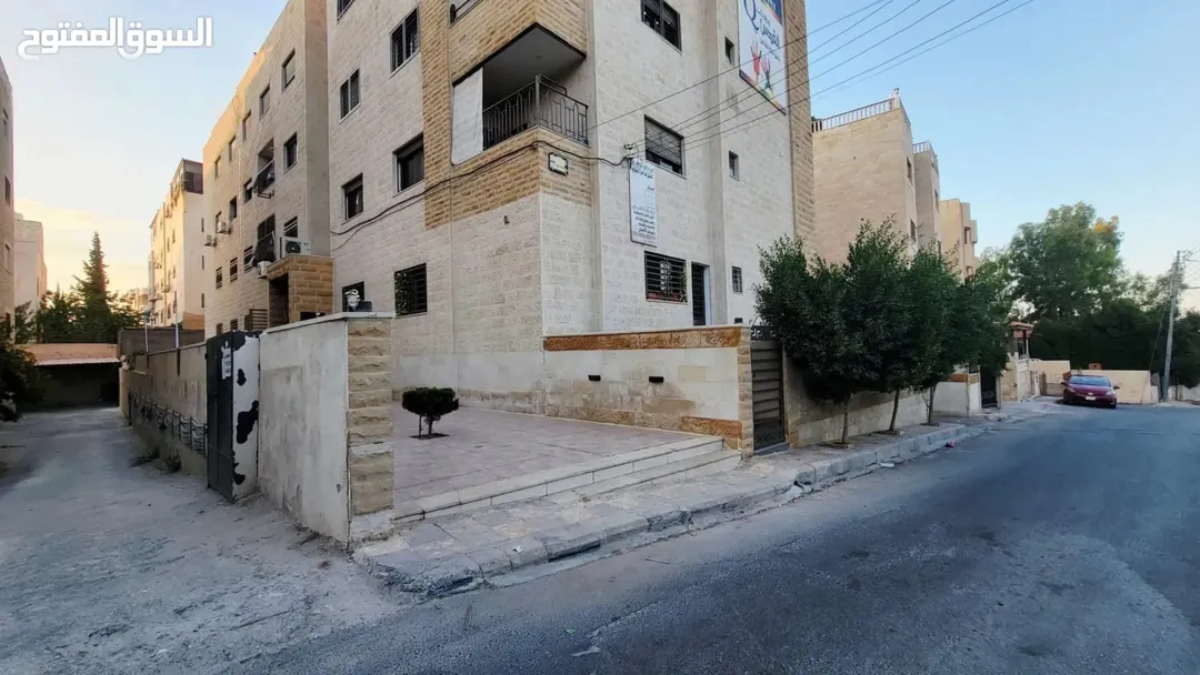 شقه مميزه للبيع بأفضل منطقه في طبربور ( ابو عليا ) بموقع هادئ جدا ومخدوم من كافة الخدمات المميزة.