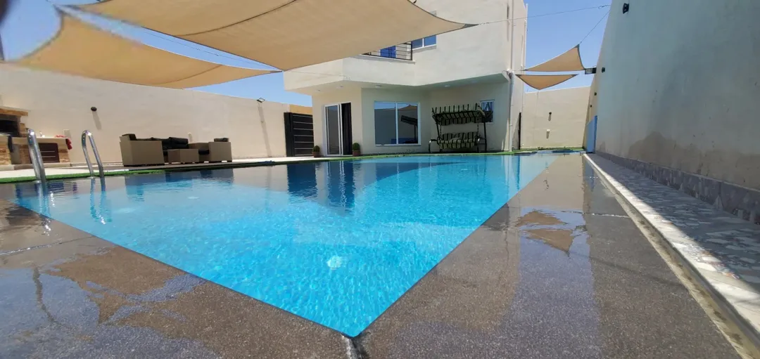 شاليه فاخر للبيع في البحر الميت غور الراما