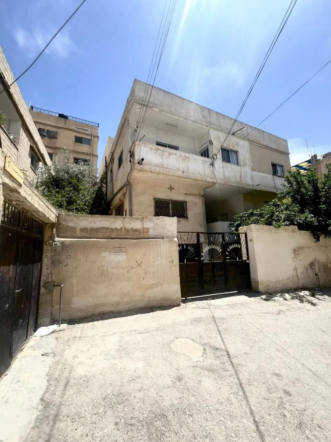 عمارة للبيع طابقين الموقع الزرقاء – الرصيفة – الجبل الشمالي بسعر نهائي وكاش