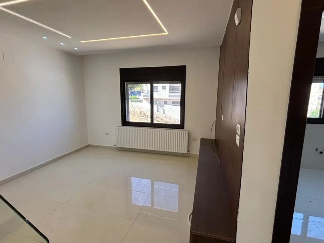 دوبلكس فاخر للبيع في حي المنصور إطلالة مفتوحة وتصميم عصري