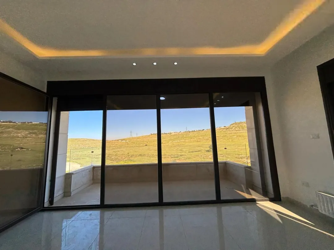 دوبلكس فاخر للبيع في حي المنصور إطلالة مفتوحة وتصميم عصري