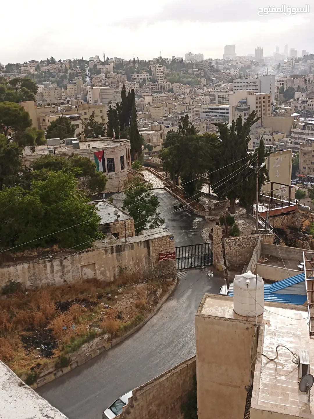 شقق للبيع في جبل الجوفة بإطلالة بانورامية على المدرج الروماني وجبل القلعة