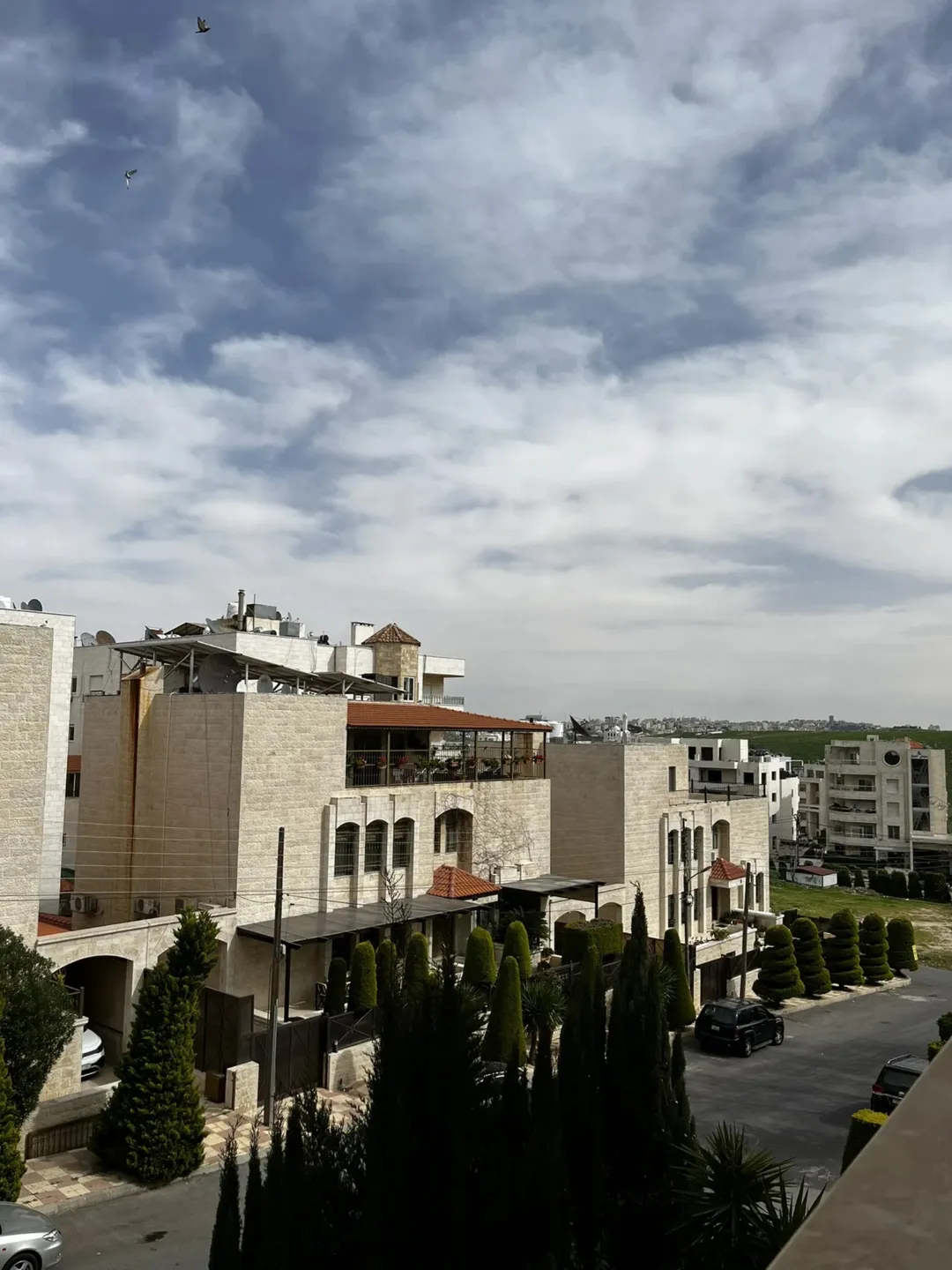 شقة مفروشة فاخرة للإيجار في دير غبار، عمان