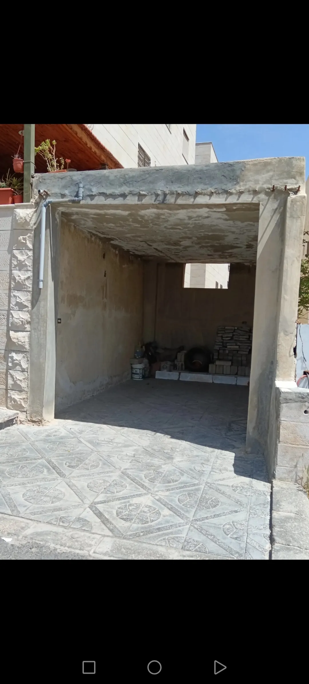 شقة أرضية فاخرة للبيع في ضاحية الاستقلال