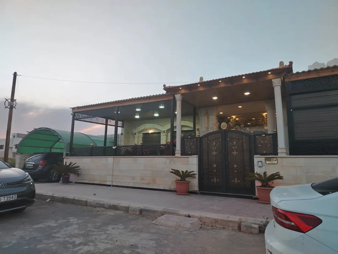فيلا سوبر ديلوكس فاخرة في أم زعرورة إطلالة خلابة