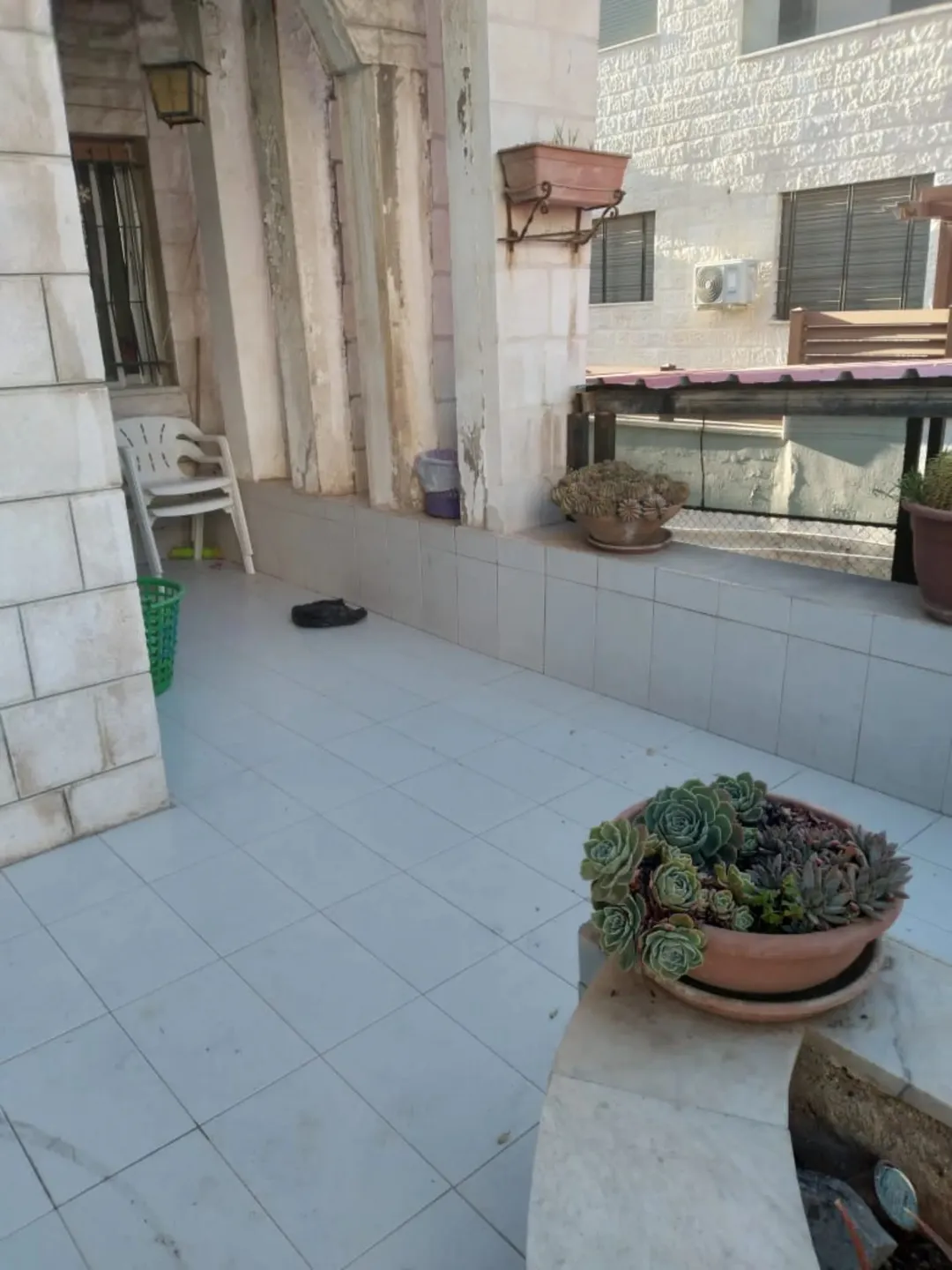 فيلا/ارض للبيع في ام اذينة شارع الرياض