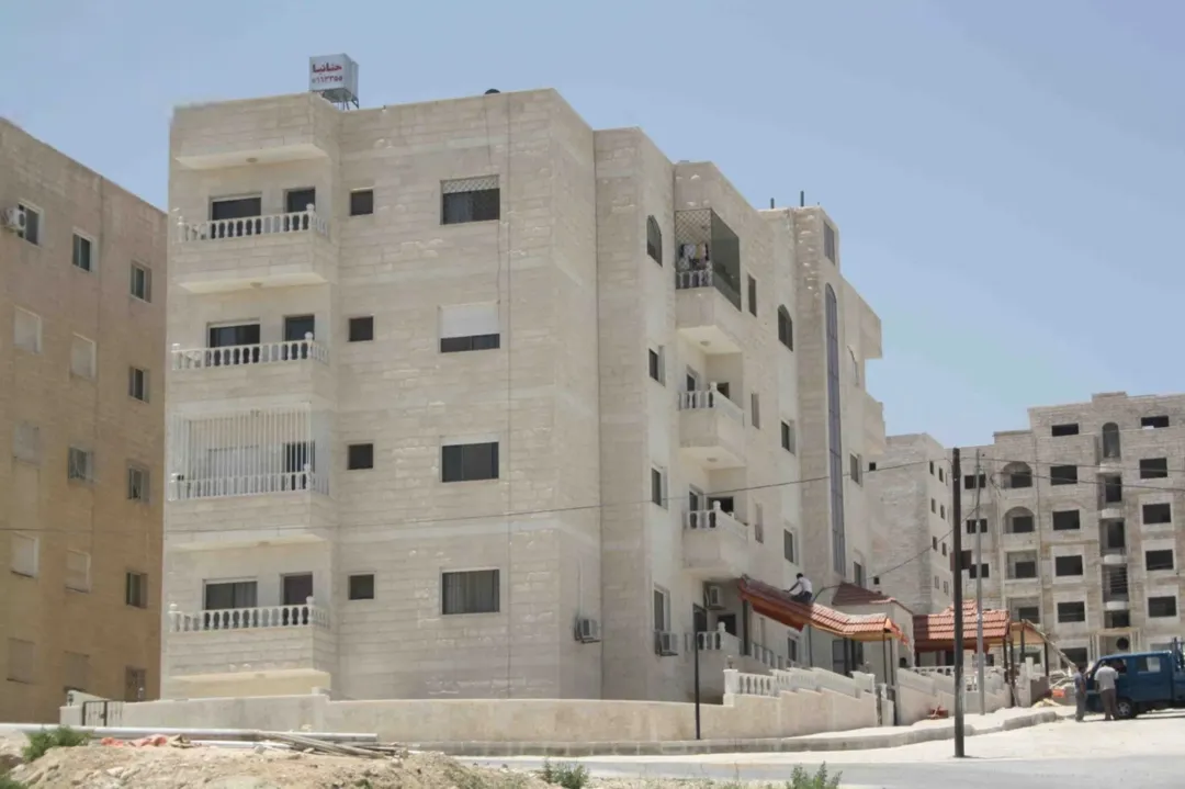 شقة ثلاث غرف جديدة للبيع في عمان، الجبيهة، أم زويتينة