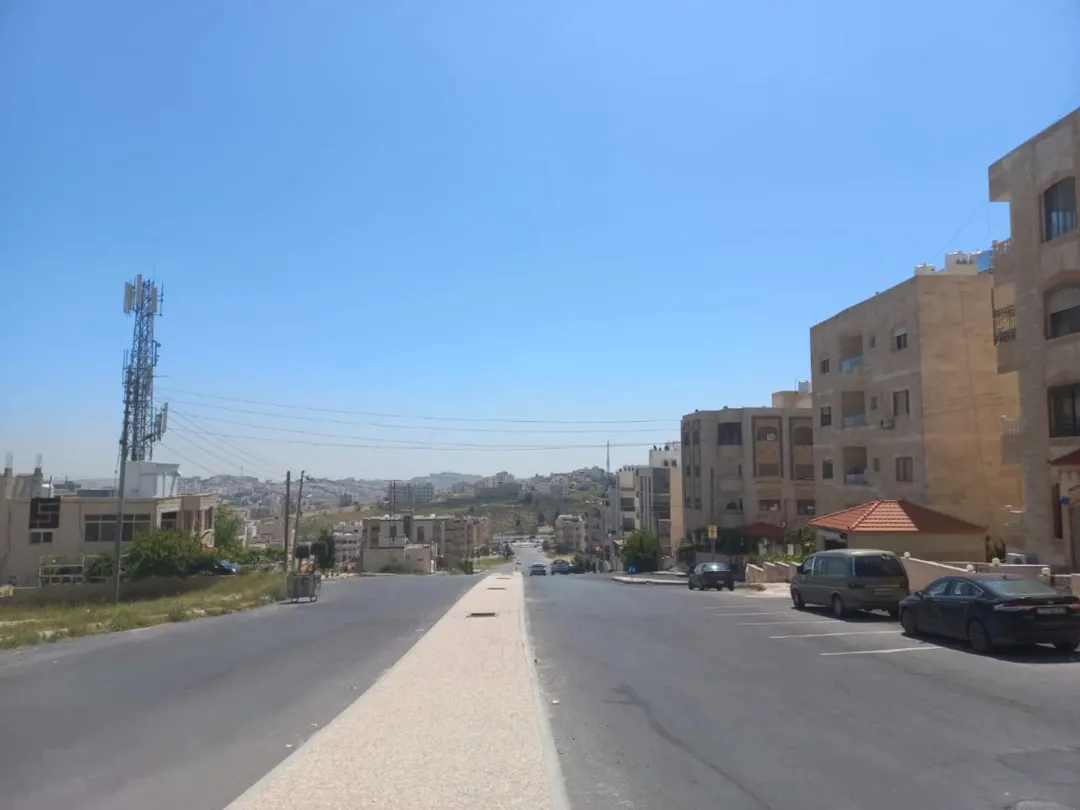 شقة ثلاث غرف جديدة للبيع في عمان، الجبيهة، أم زويتينة