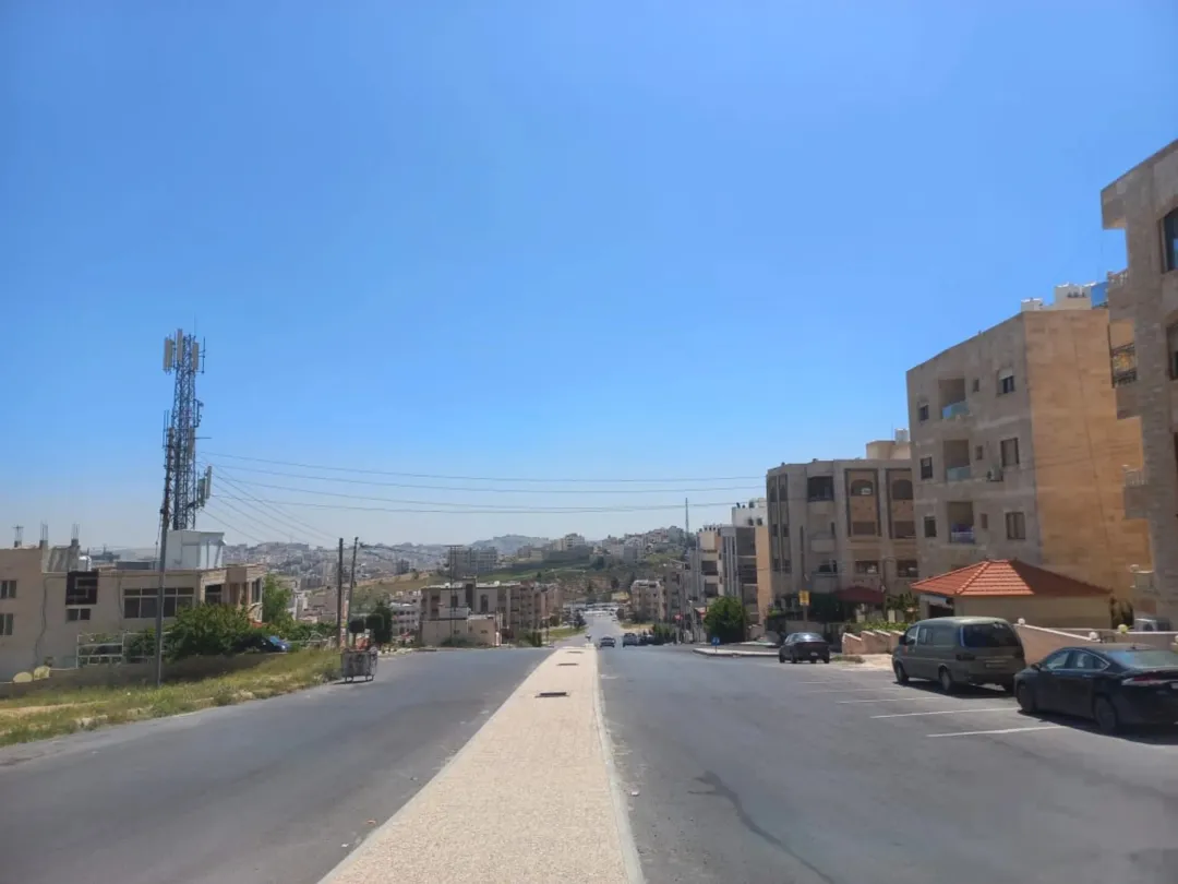 شقة ثلاث غرف جديدة للبيع في عمان، الجبيهة، أم زويتينة