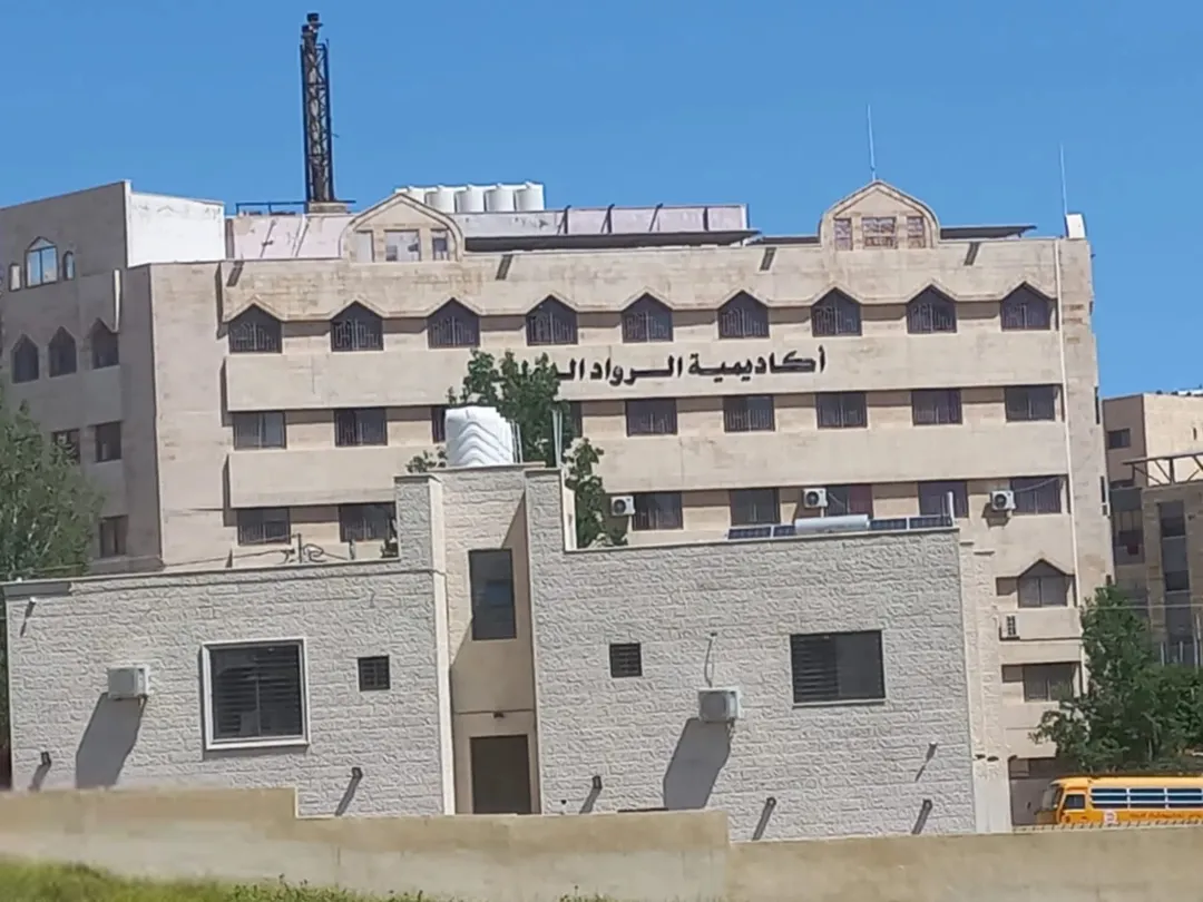 شقة ثلاث غرف جديدة للبيع في عمان، الجبيهة، أم زويتينة