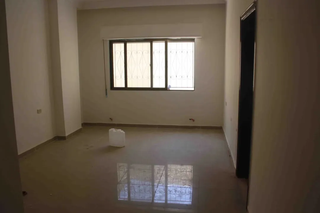 شقة ثلاث غرف جديدة للبيع في عمان، الجبيهة، أم زويتينة