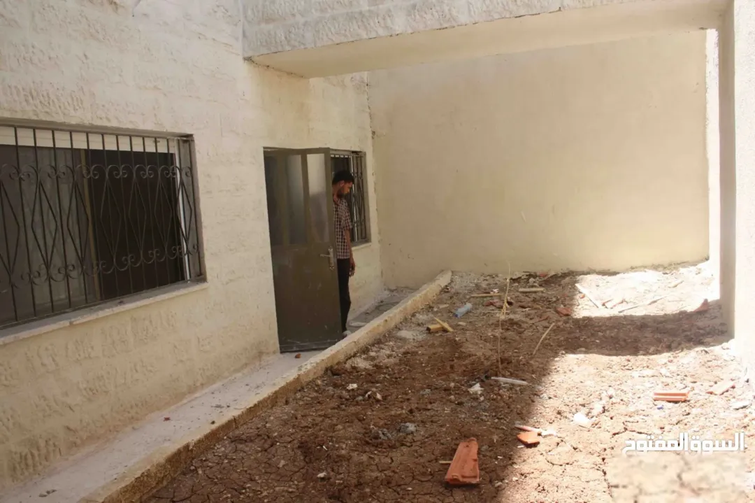 شقة ثلاث غرف جديدة للبيع في عمان، الجبيهة، أم زويتينة