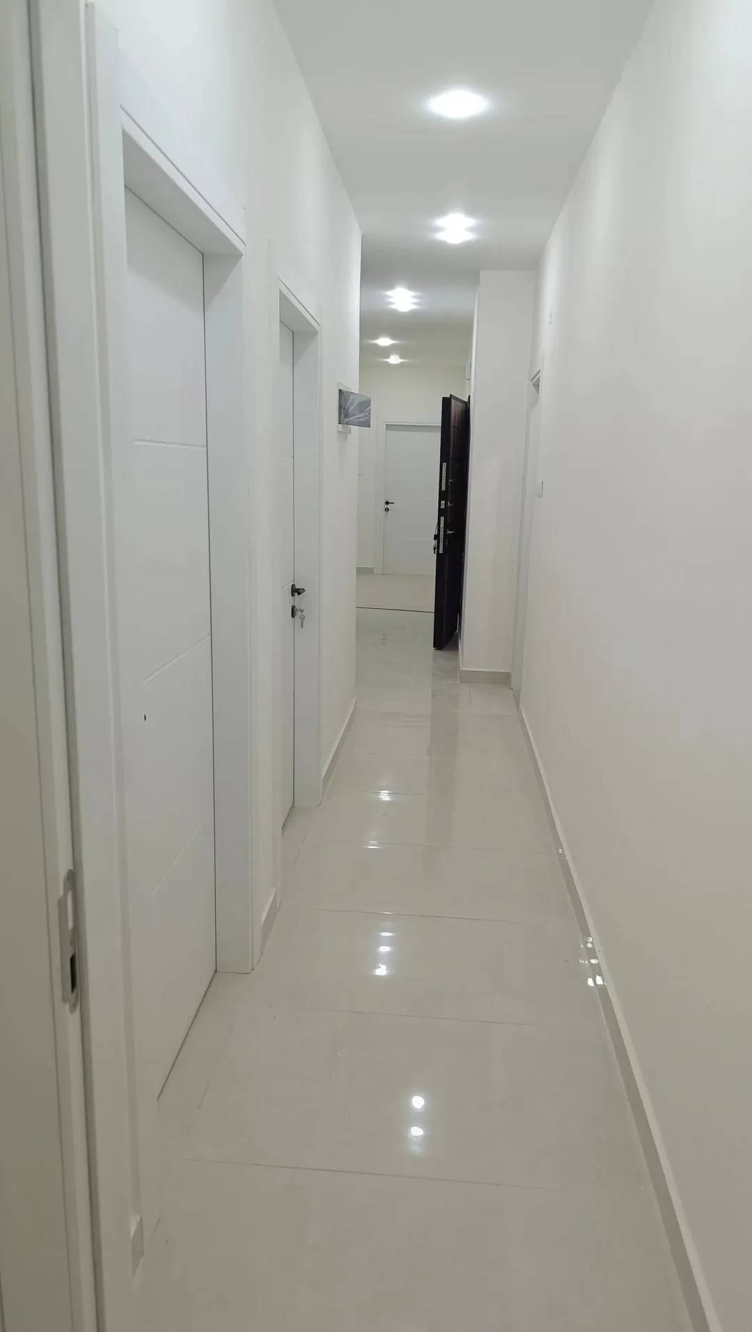 شقة للبيع في العقبة – التاسعة أهالي – تصميم هندسي وموقع مميز