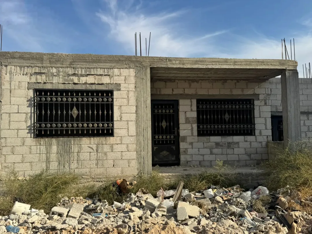منزل للبيع عظم يطل على ثلاثة شوارع