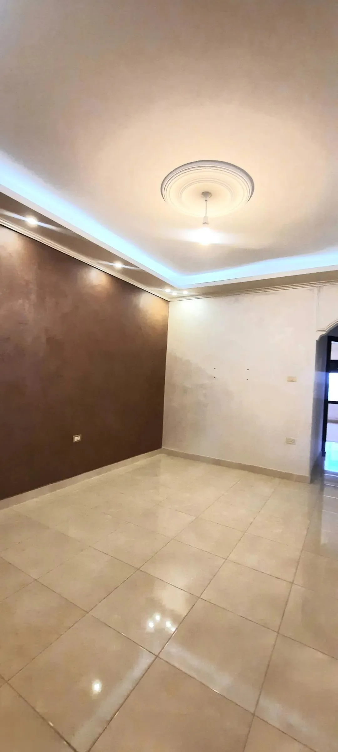 شقة فاخرة للبيع في أبو نصير بالقرب من الأكاديمية البحرية