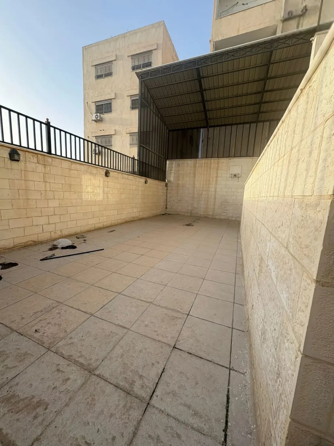 فيلا فاخرة للبيع في الزرقاء جبل طارق